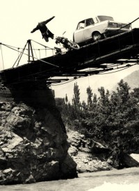 "Капкан для шакалов", Таджикфильм, 1985 год.  Падение в горную речку с мотоциклом исполняет Вячеслав Бурлачко!