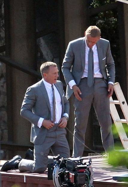 Дэниел Крейг со своим дублером.