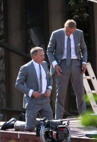 Дэниел Крейг со своим дублером.